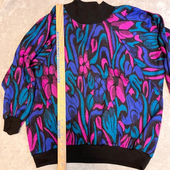 Colorful Abstract Patterned Sweater - Picture 4 of 6